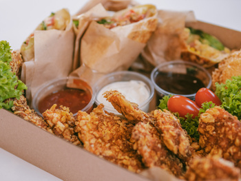 Box chrupiący kurczak